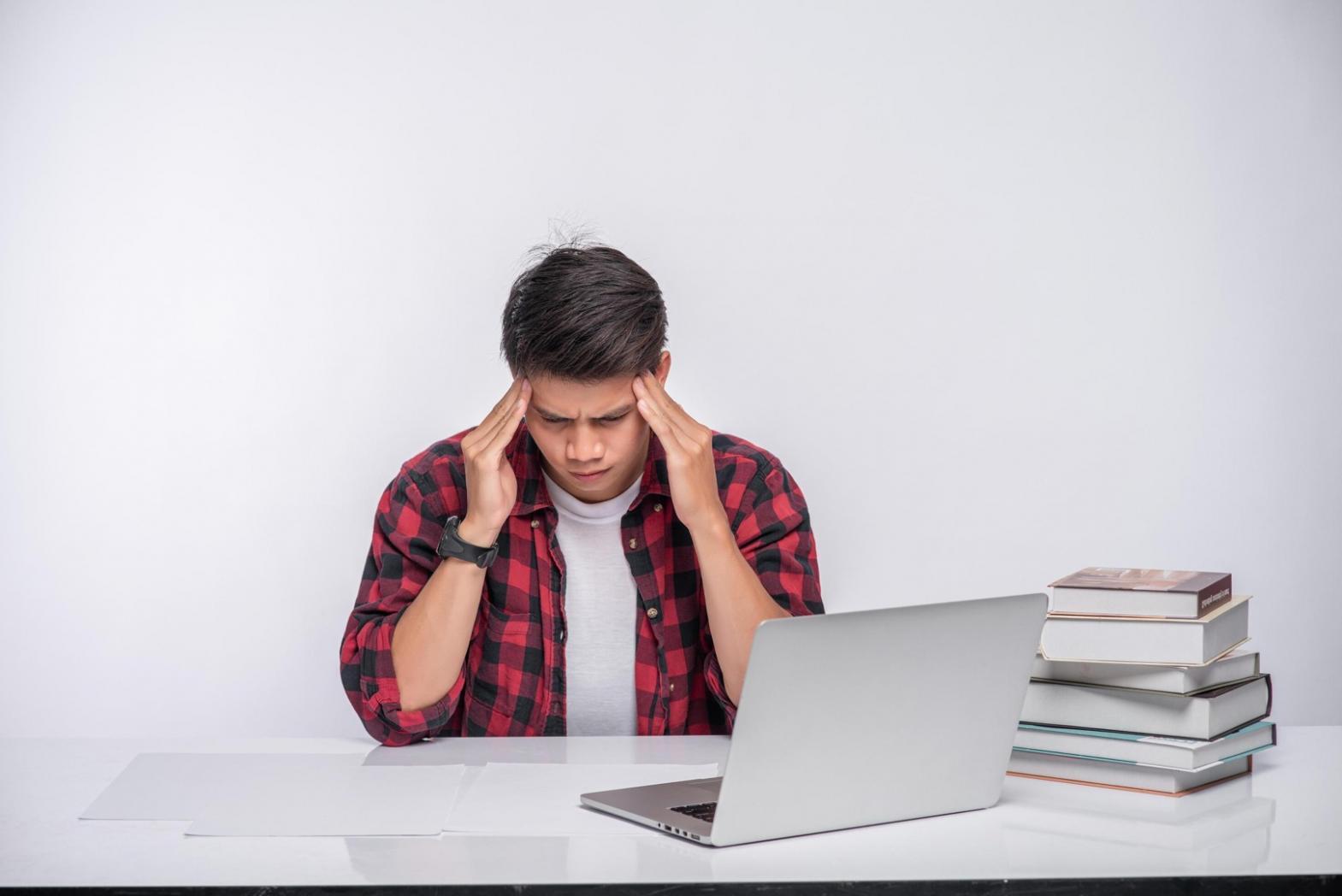 Équipe linavereonel au travail dans nos bureaux de Reims
